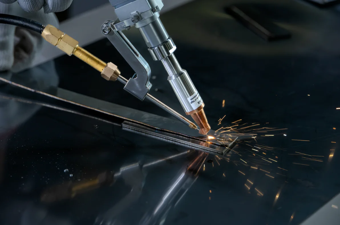 Handheld Laser Welding vs MIG Welding：Handheld Laser Welding